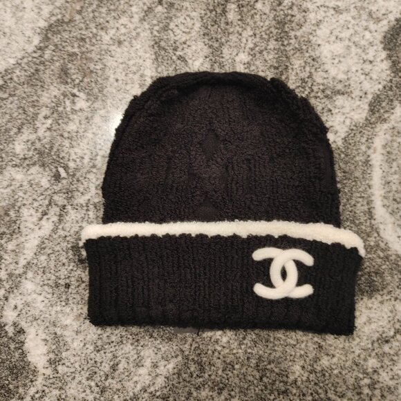 Chanel beanie in very good condition. Black with white trim. - Picture 1 of 15